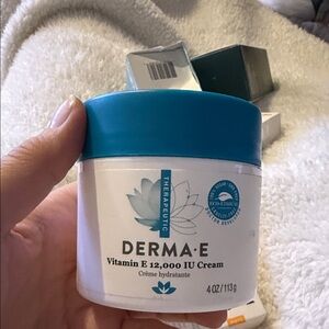 Derma E Vitamin E Cream - Blue and White